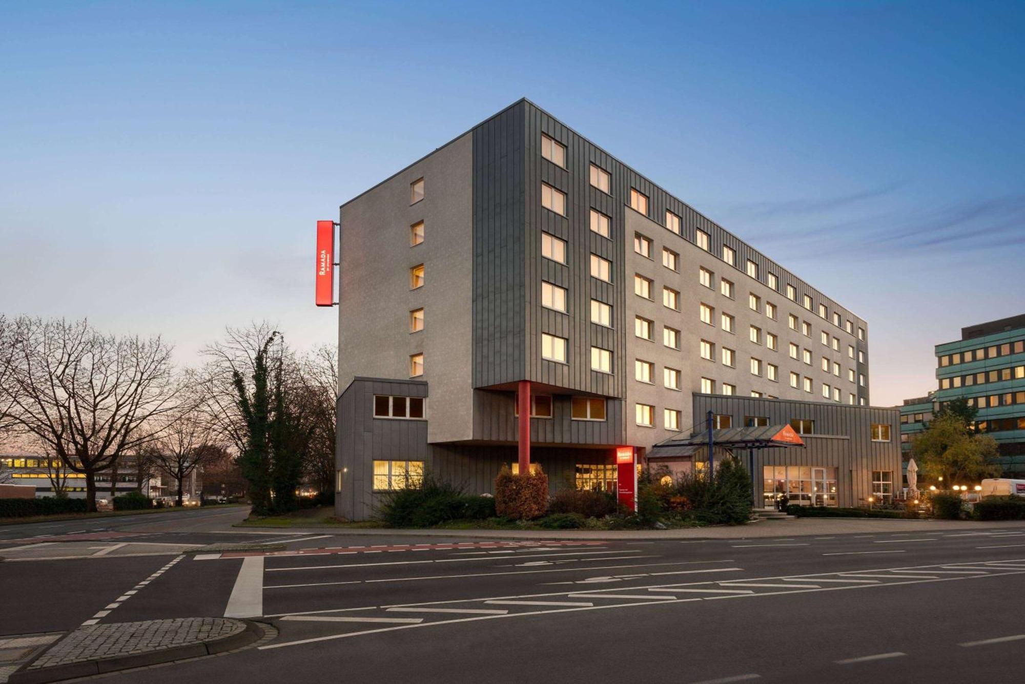 Ramada By Wyndham Bottrop City Exterior foto